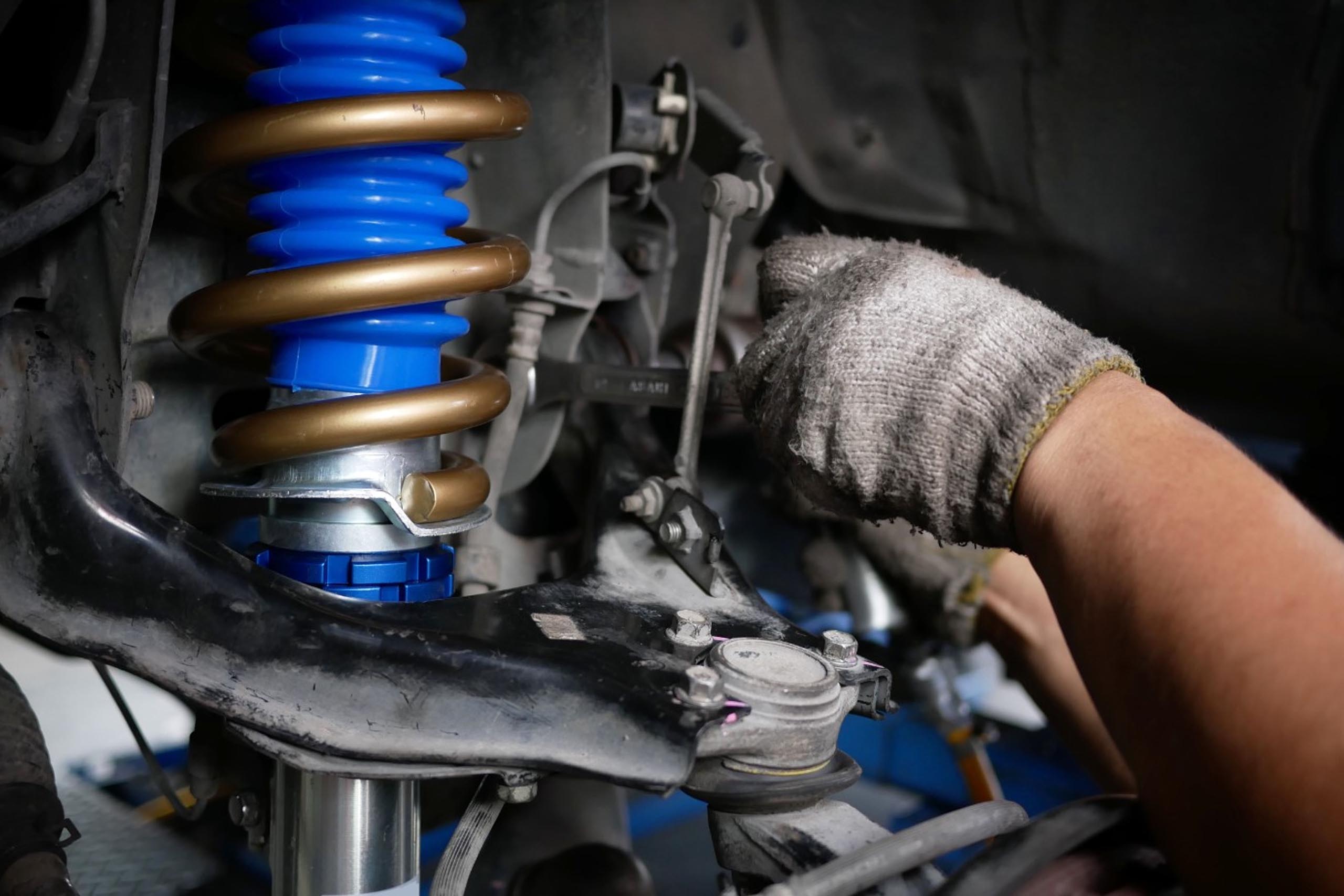 someone building a suspension